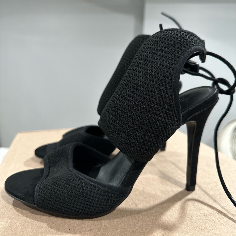 Black Call it spring heels, with cutout and elastic fabric size 6.